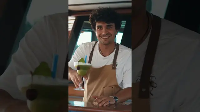 Teknede ızgara somon ve tavuk incik servisi